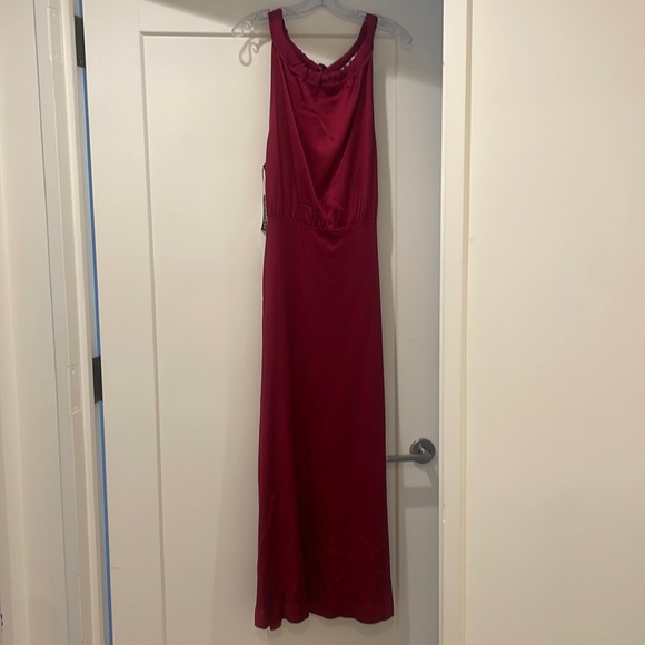 New with tags Les Heroines Satin Crepe Gown in Magenta - Picture 2 of 4